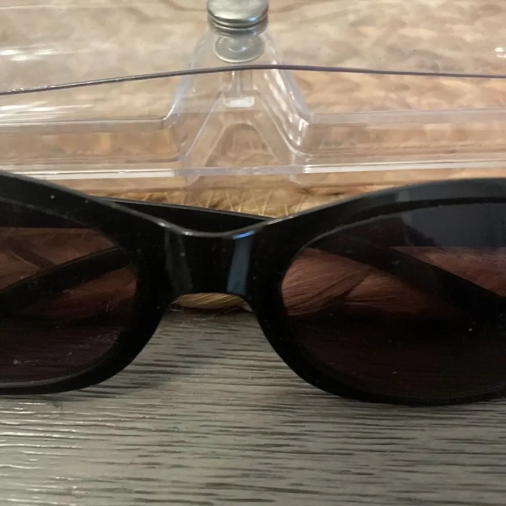 JOAN RIVERS 100% UV Protection Black Sunglasses with case